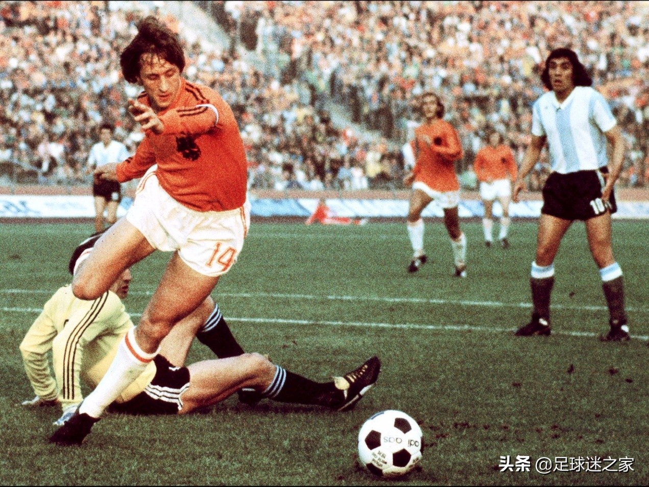 荷兰足球2020顶级边锋有谁,荷兰足球历史最好的边锋是