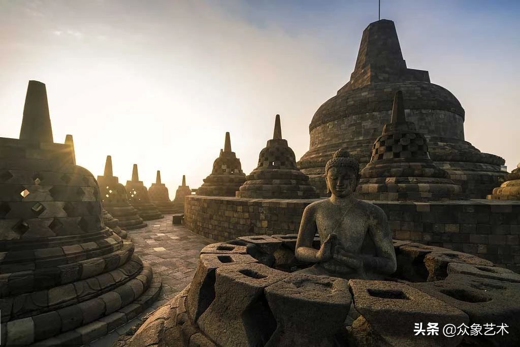 世界最大的佛寺在哪里,婆罗浮屠塔附近寺庙