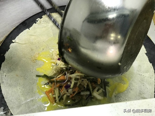 8元一个菜,简单菜煎饼做法全过程