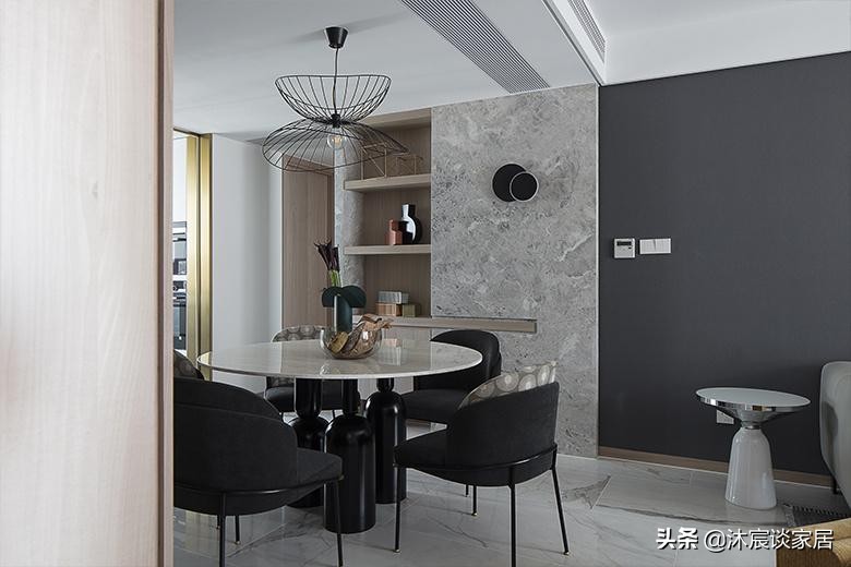 现代简约轻奢硬装还是软装好,现代轻奢全屋木饰面装修