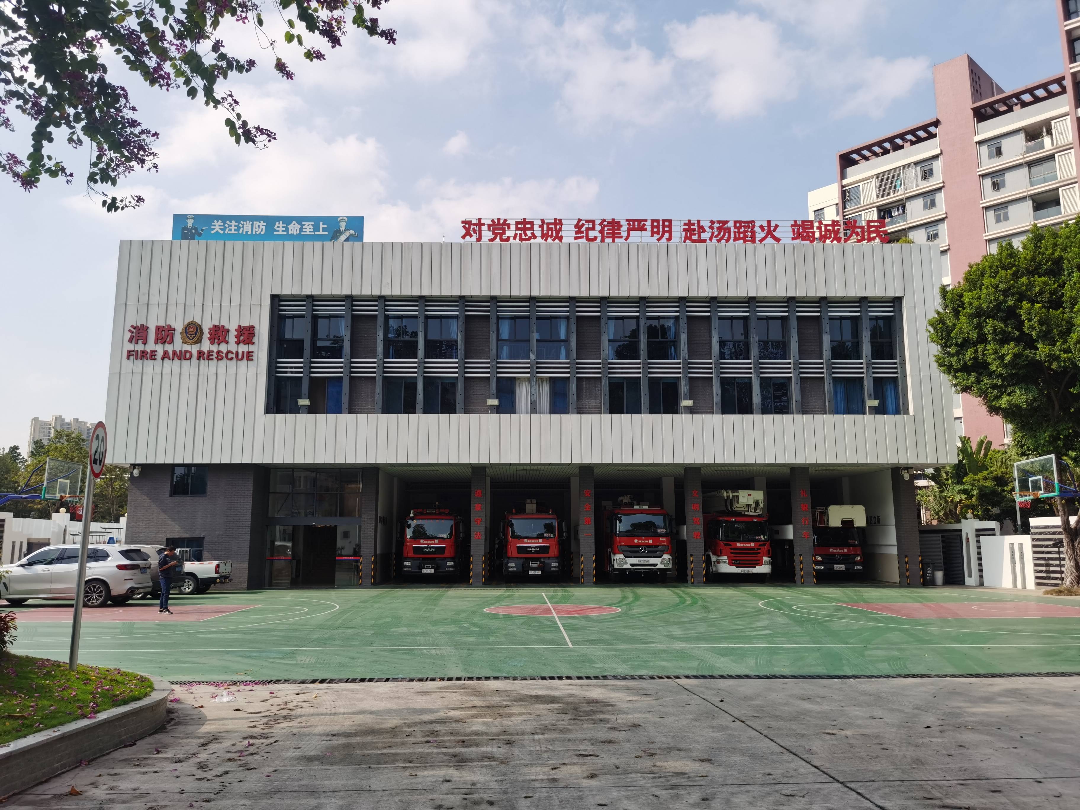 有一个消防蓝朋友是怎样的体验,给你一天时间