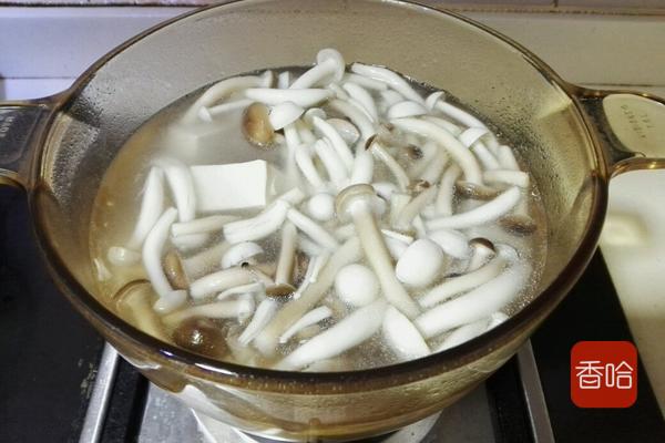 它是女性最佳“暖宫菜”，缓解宫寒，远离姨妈痛睡得香