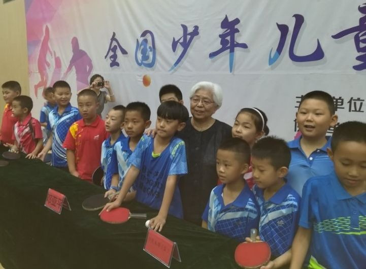 六年，不忘先夫庄则栋遗志，75岁的她奔走华夏为乒乓精神传承