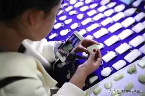 乱象丛生的直播带货,和田玉假货直播间