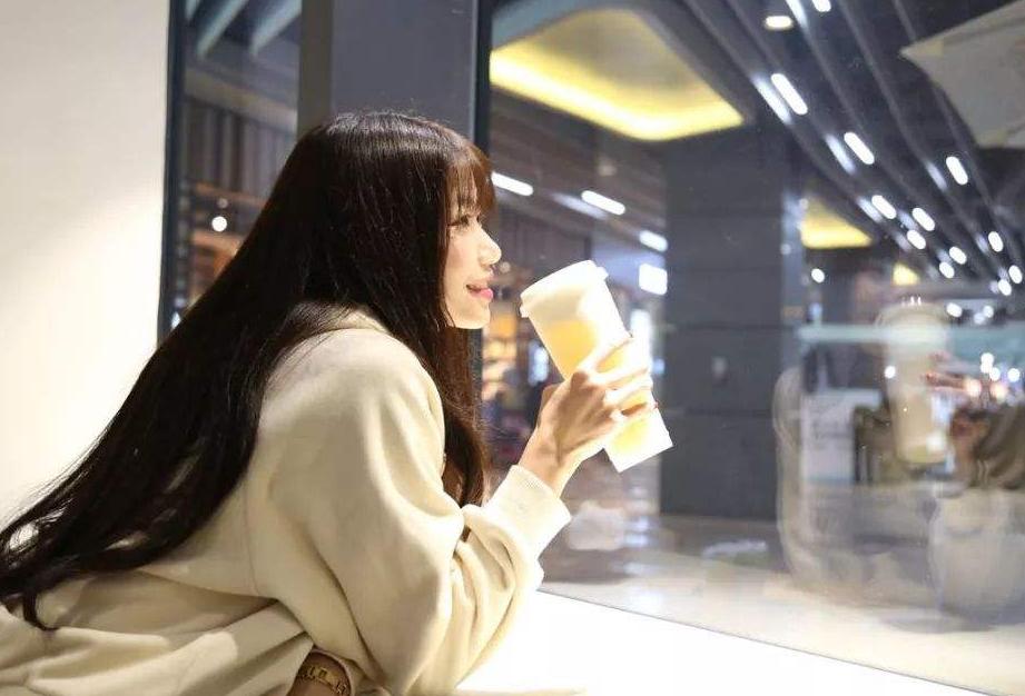 人民日报都看不下去了,喝奶茶导致不孕不育