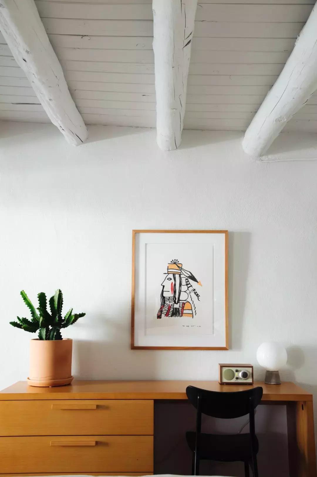 客厅里挂结婚照好不好,结婚照挂在客厅的沙发上面好吗