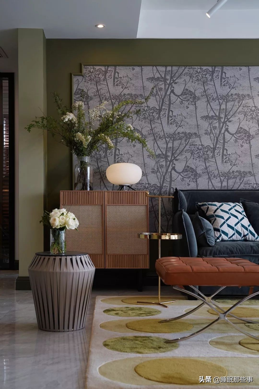 看了一眼她家的绿墙,我觉得我家还可以再抢救一下