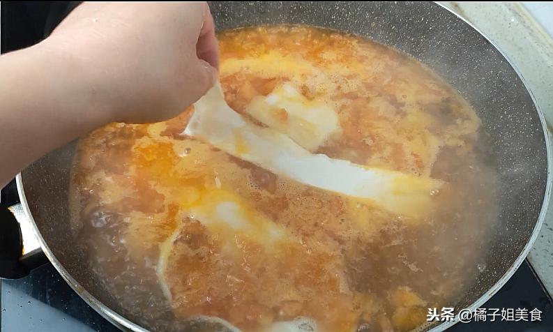 手擀面条简单又好吃的方法,面条不用手擀教你新方法