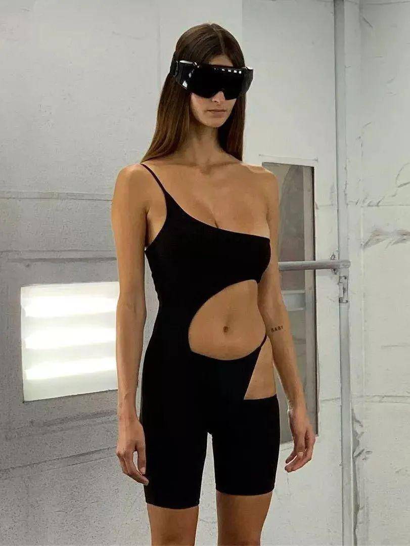 酷似泳衣的Bodysuit究竟是什么？为何许佳琪等都被它的魅力折服？