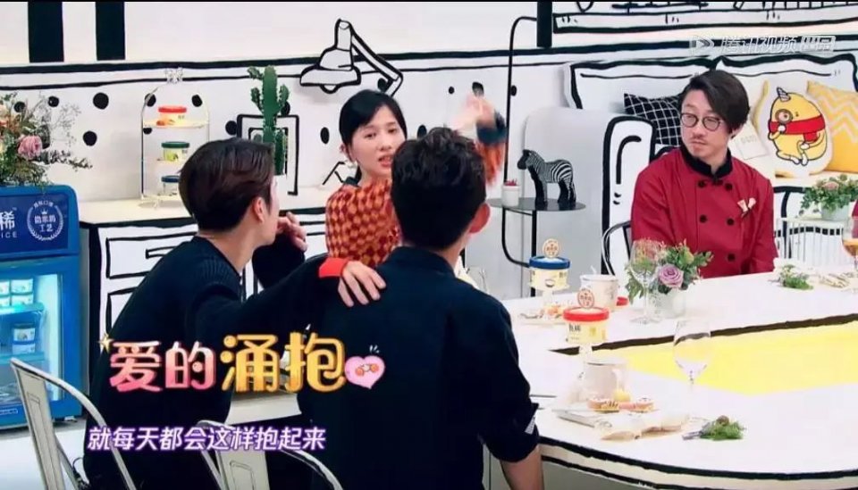 papi酱何炅王嘉尔李雪琴,何炅采访papi酱各回各家视频