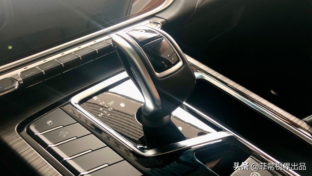 吉利博越pro自动低配落地多少钱,吉利博越pro费油还是哈弗h6费油