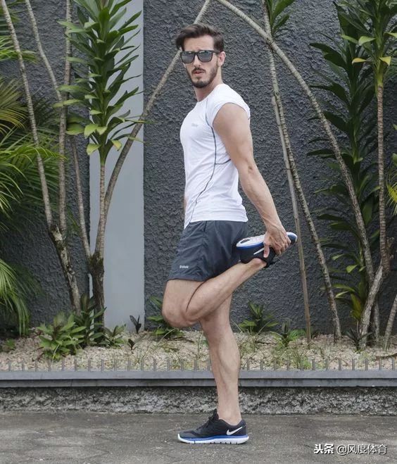 健身肌肉男穿衣搭配图片,肌肉男在健身穿衣搭配