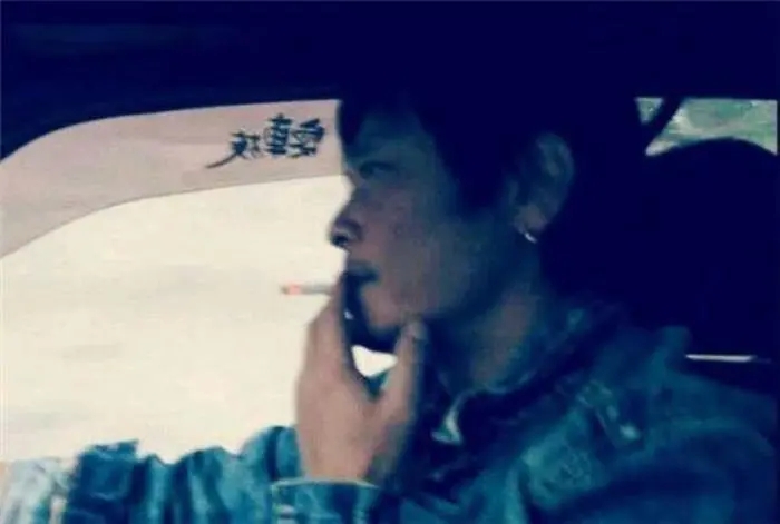 王杰被毒嗓子是真是假,王杰被毒哑之谜