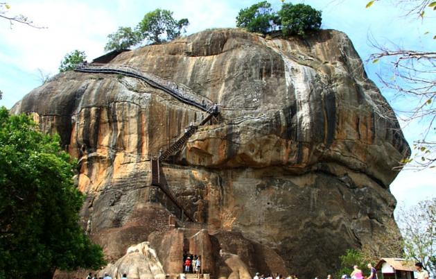 除了雪什么都有的宝石岛，仗义把港口借中国99年，支付宝通用！