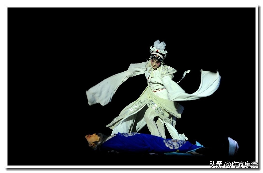 千古窦娥冤：血溅三尺白练，六月飞雪，楚洲大旱，三桩誓愿鸣屈冤