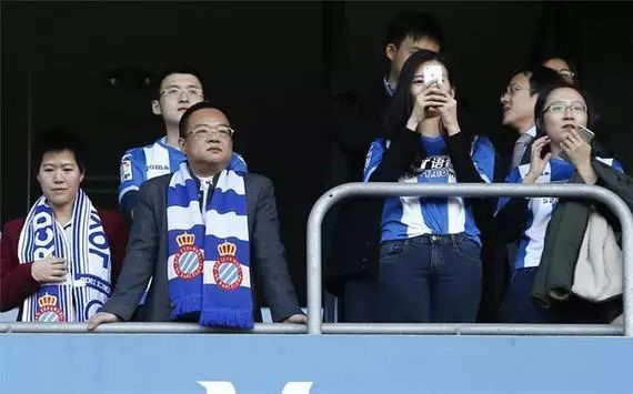 靠买足球一夜暴富,靠卖球员赚钱的足球俱乐部