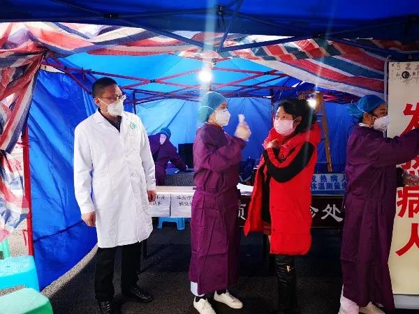 守望相助同心战疫,守望相助一起战疫