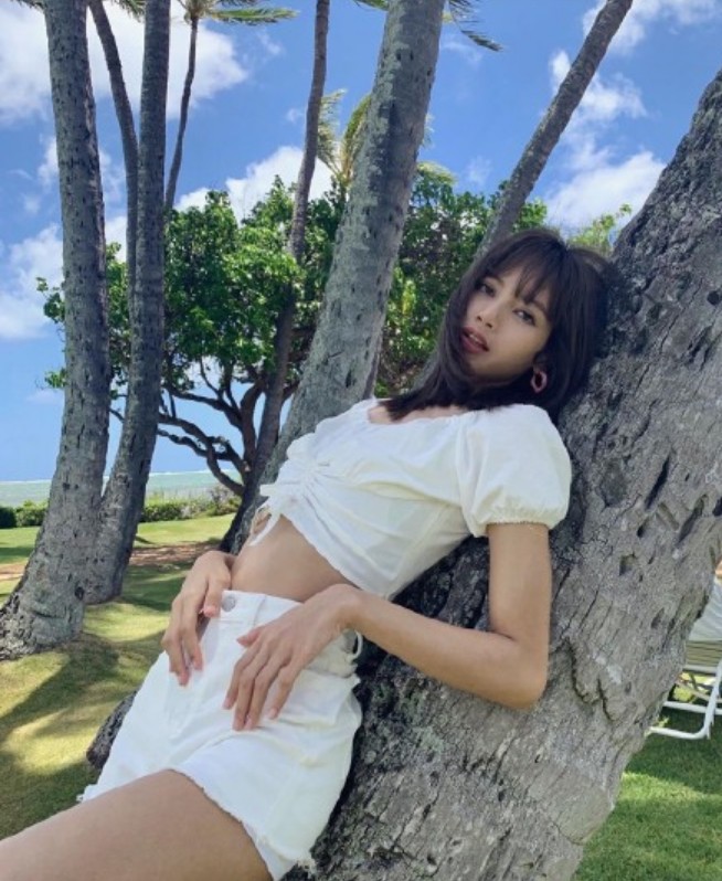 lisa穿牛仔裤泰国,lisa泰国牛仔套装造型图片