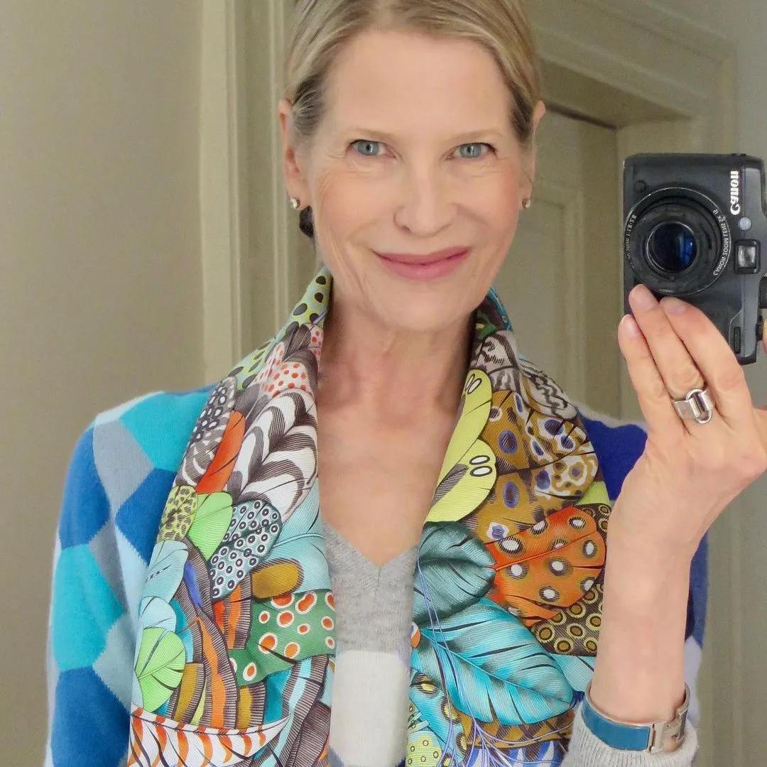 简单到一学就会的丝巾搭配,时尚博主丝巾搭配