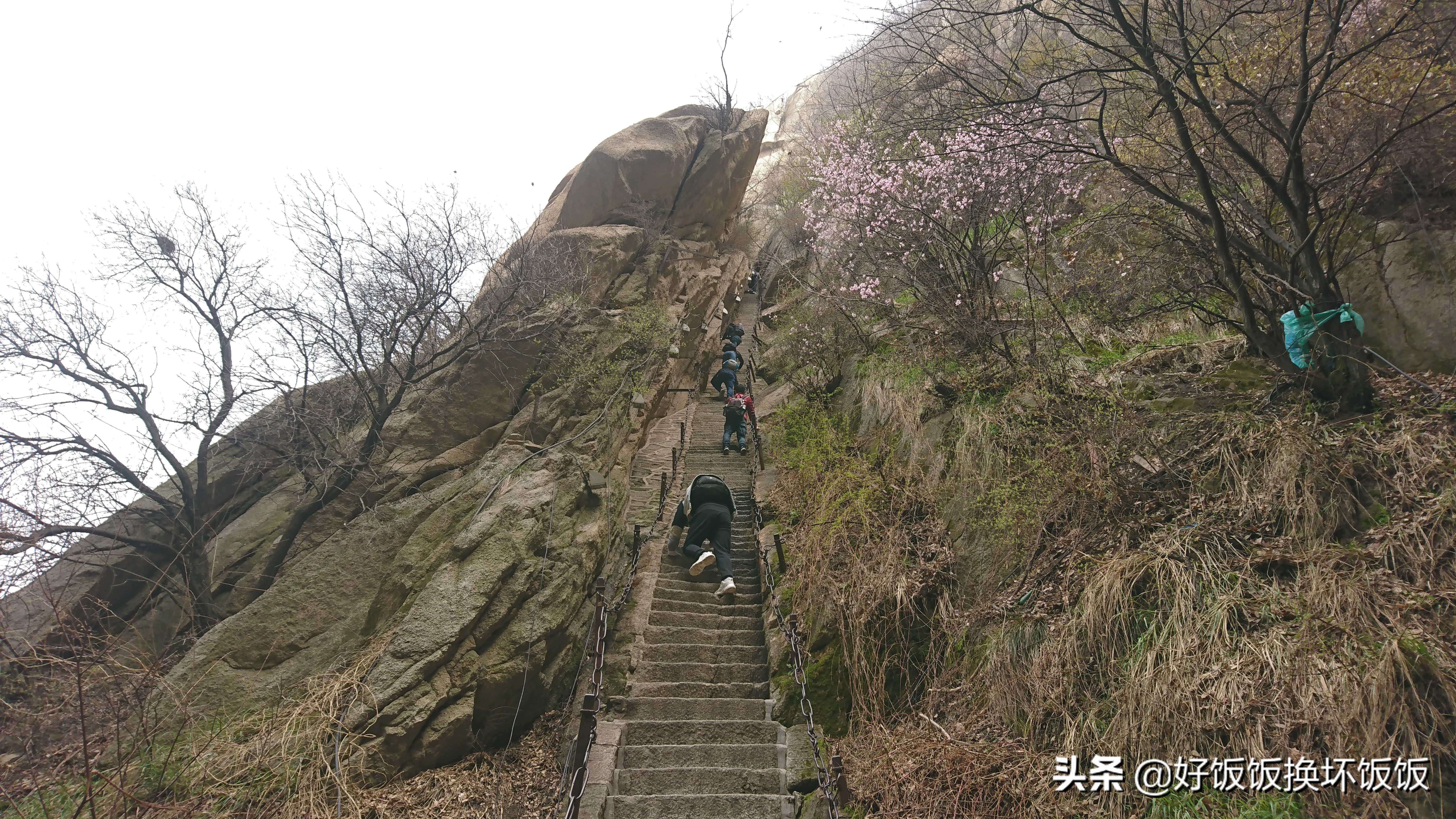 华山站到华山北峰怎么走,华山西峰到华山北峰山路怎样