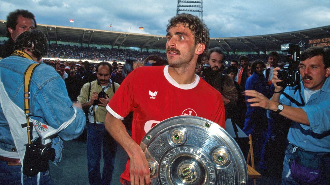 莱万进入德甲历史射手榜top10,德甲最佳射手莱万进几球