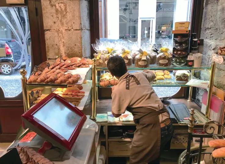 开一家蛋糕面包店赚钱吗,开早餐面包店赚钱吗