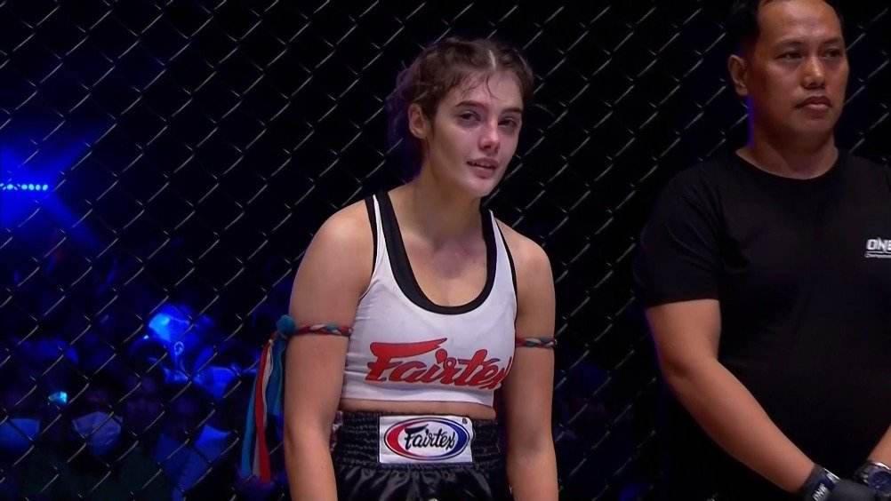 明明可以靠脸吃饭，却偏要靠实力？盘点ONE冠军赛的美女拳手。