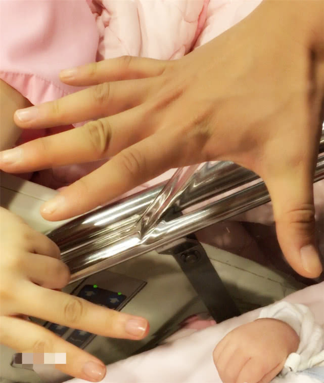 孕期最后一个月，不仅妈妈紧张，宝宝为了见面也忙得不可开交