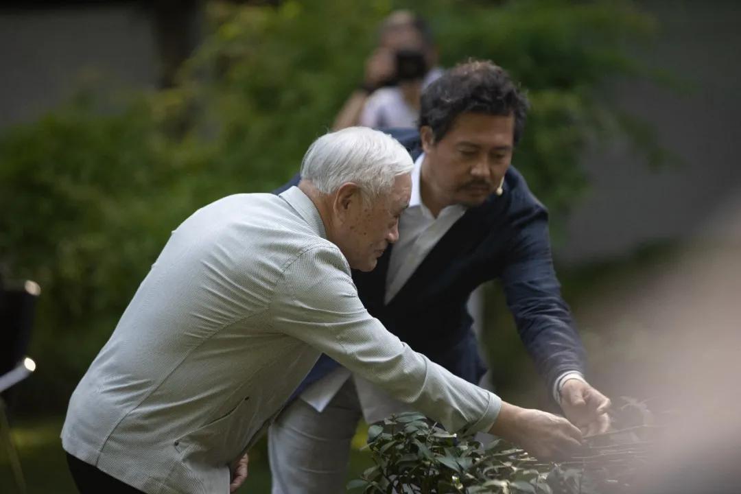 龚雪60多岁状态,68岁龚雪80岁达式常近照曝光