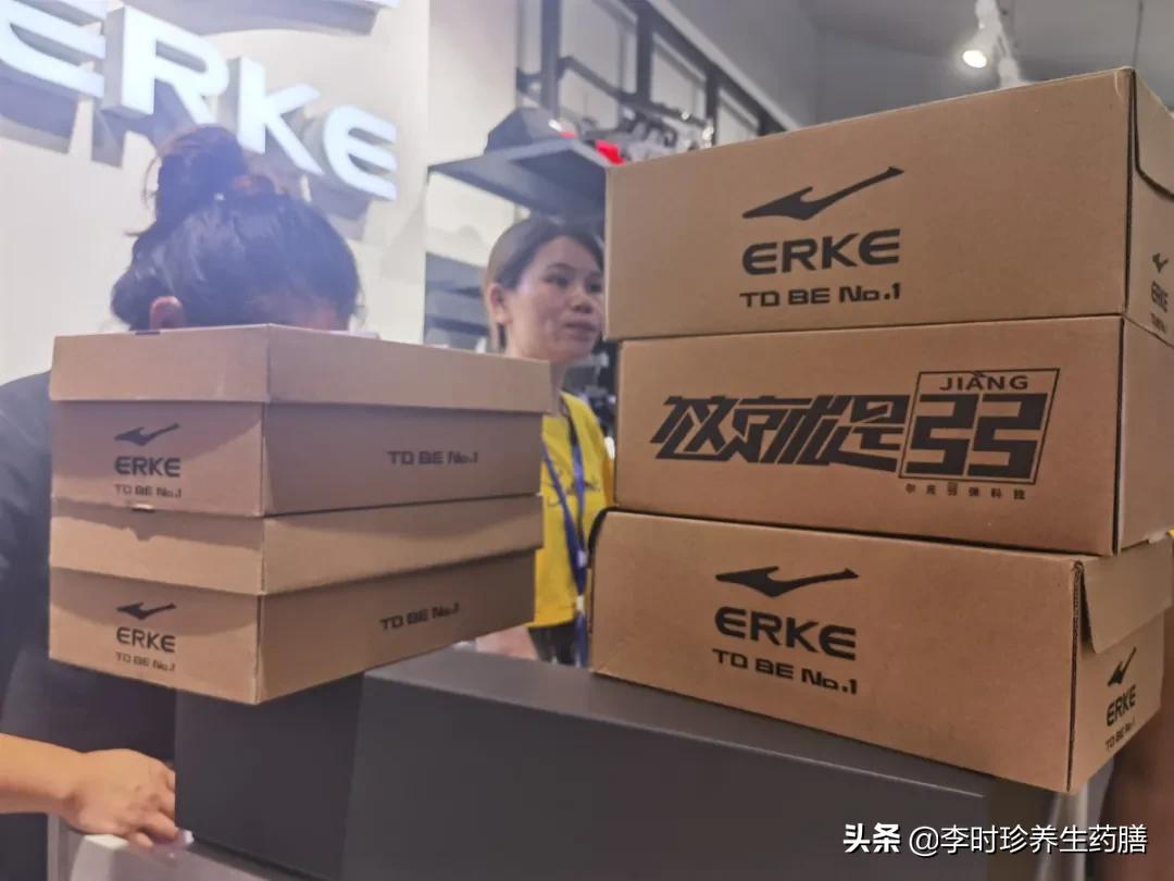 国货之光鸿星尔克照片,国货之光鸿星尔克个体专卖店