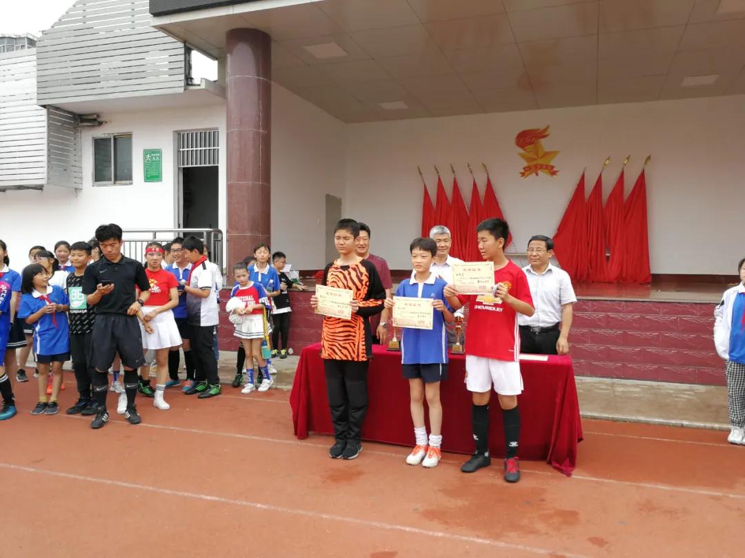 枣庄市立新小学第三届“校长杯”足球联赛圆满落下帷幕