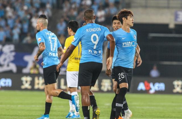 神仙打架！苏宁一方各轰2球，各收1张红牌，握手言和