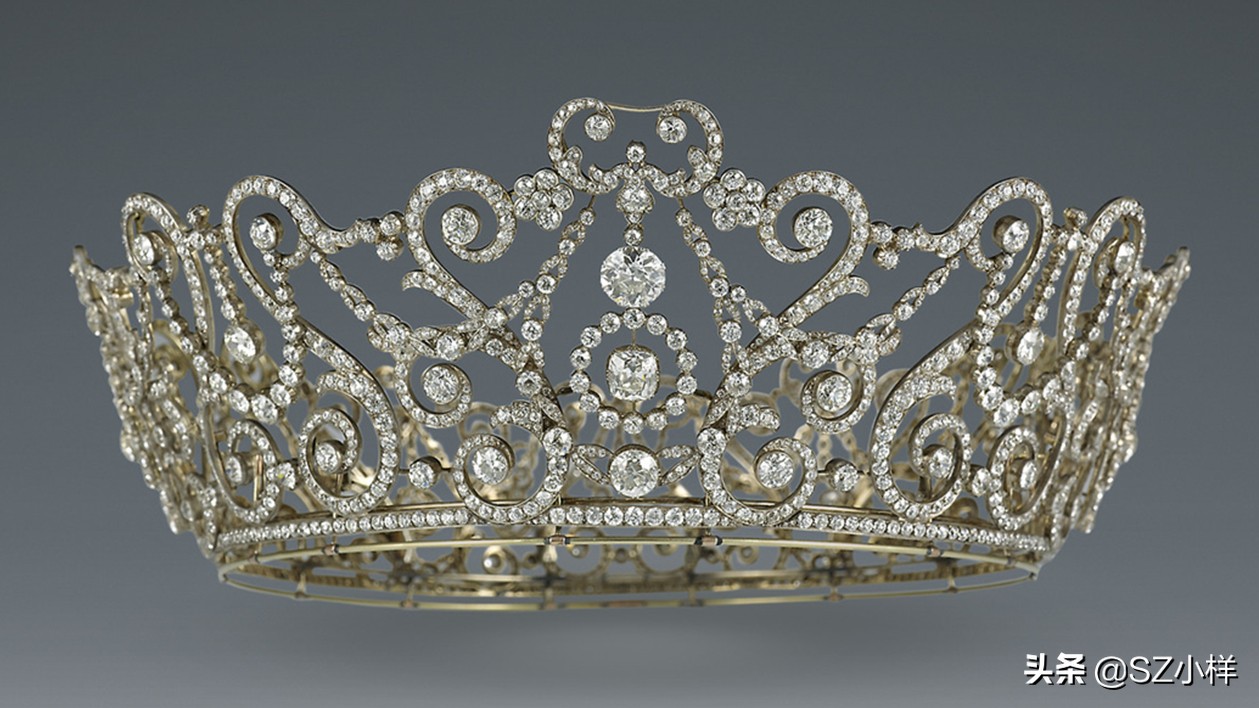 英国女王多奢侈,英国女王佩戴珠宝来源图