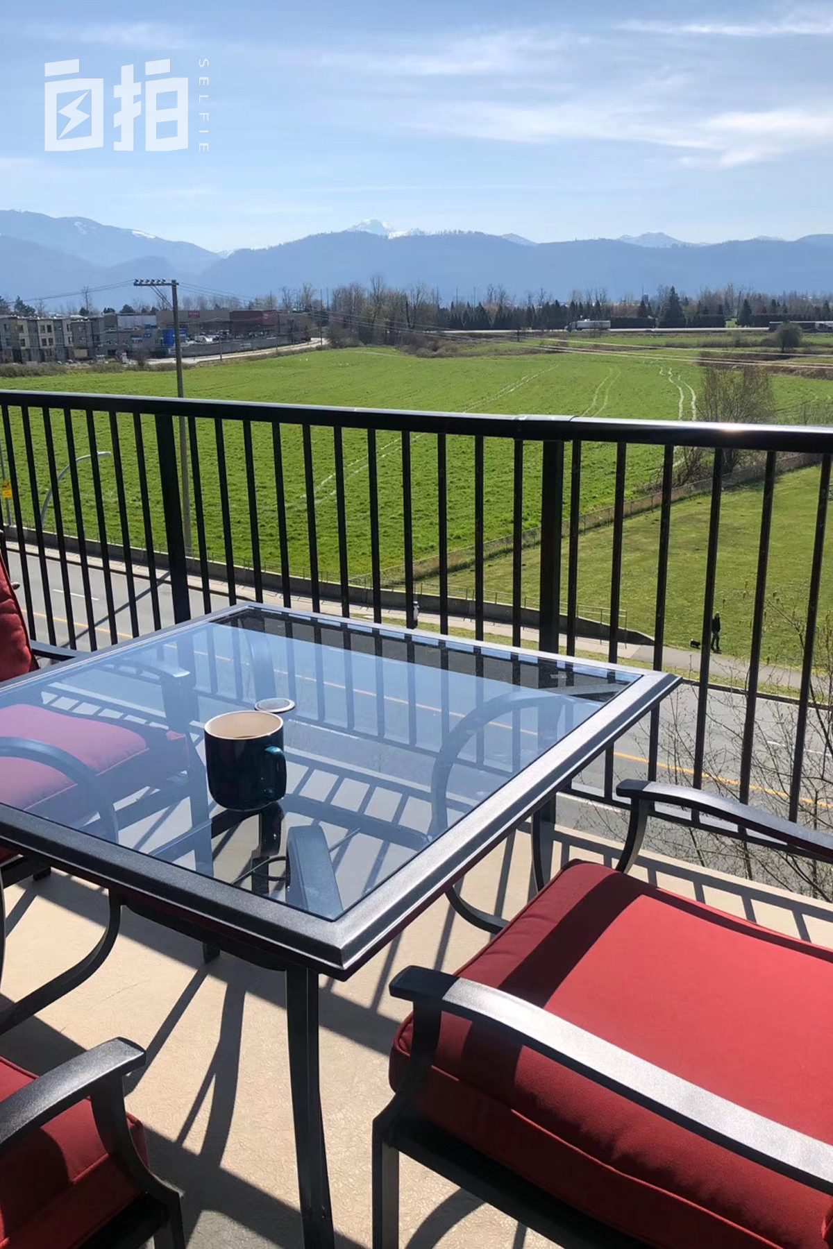 我国内当过片警，现在是加拿大狱警，天天挨犯人骂，一年200多天假期