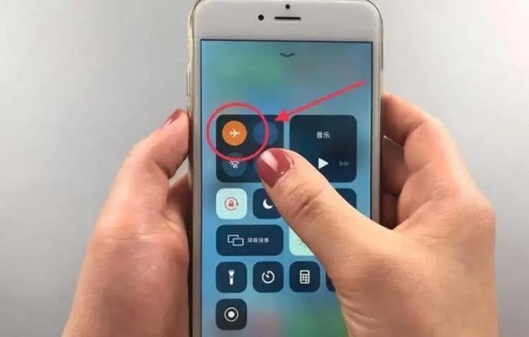 千万别小看手机中的飞行模式功能,原来手机的飞行模式是这样用的