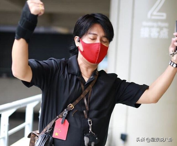 陈志朋穿凉鞋照,陈志朋穿靴子跳舞