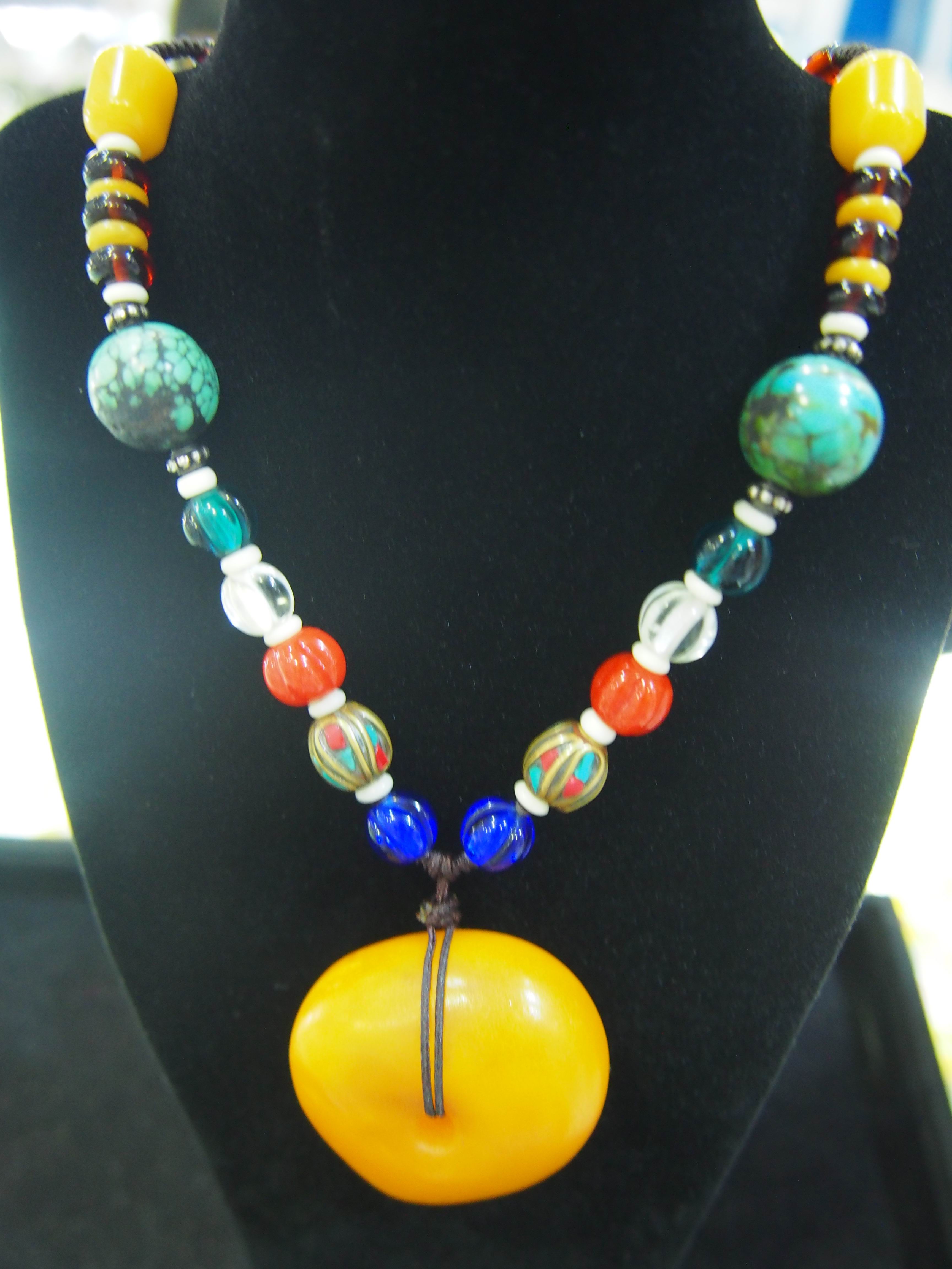 琥珀和蜜蜡的真假,琥珀与蜜蜡分辨图片