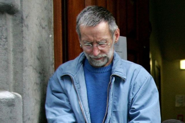 与妻子合谋强奸并杀害11名年轻女性，法国一连环杀手在狱中死亡