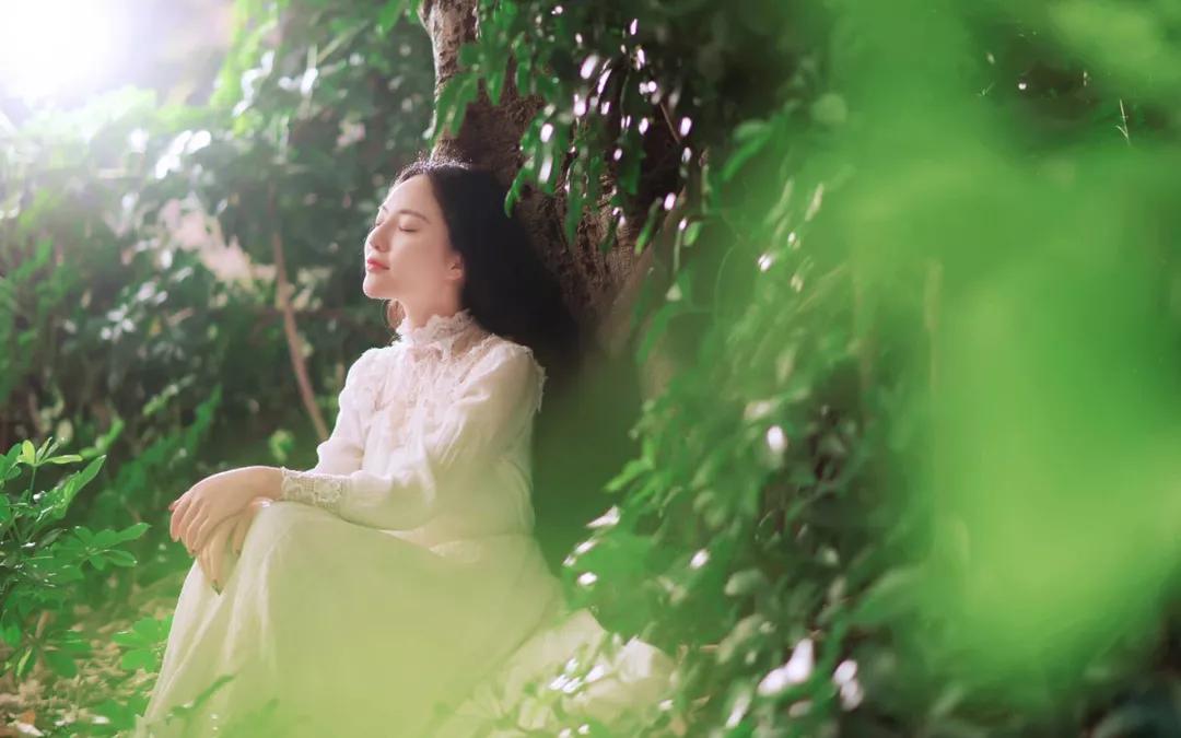 活得通透的女人都有这三个特点,重感情的女人一般有这四个表现