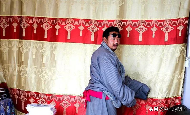 挖10万元1斤的虫草,却买不起一个玩具|高原孩子的残酷童年