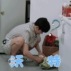 今天扒叔要说一位男星的瓜哦