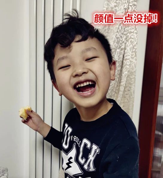 小孩口腔最里面有双排牙,孩子嘴里出了好多牙