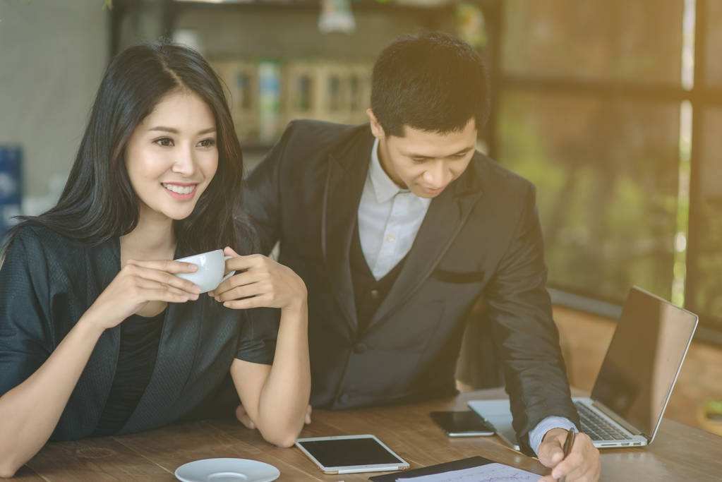 女强男弱的婚姻要怎么维持,女强男弱式婚姻怎么维持