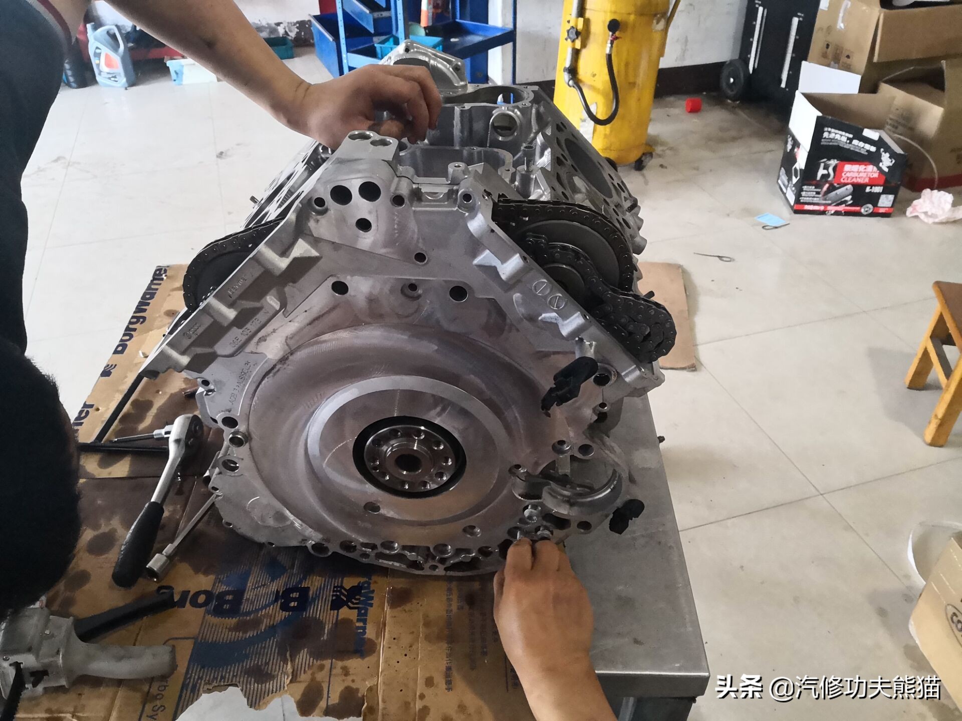 奥迪a6l2.4免拆烧机油处理靠谱吗,奥迪a6l2.4烧机油大修注意事项