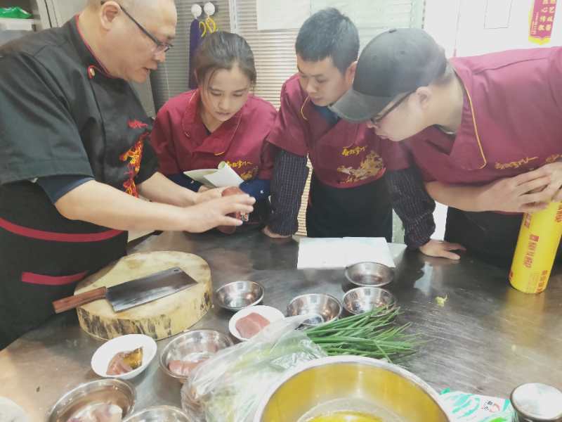 初学者开面馆怎么经营,怎样才能开好一个小面馆