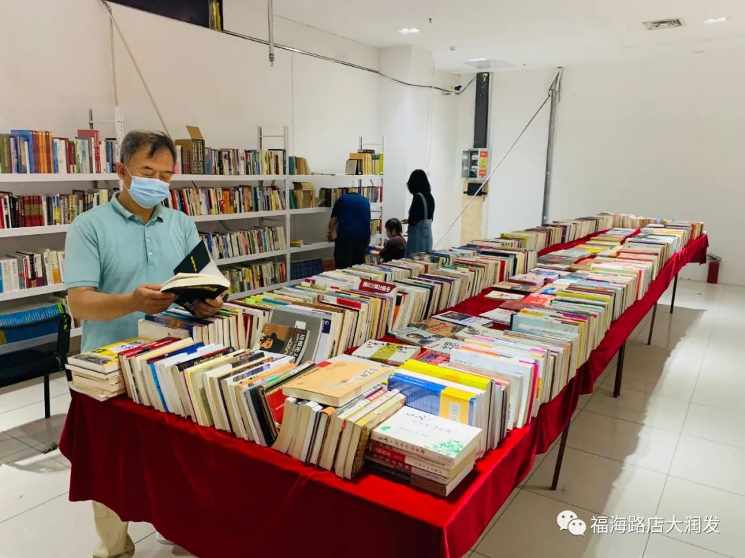 烟台天孚悦尚足球俱乐部携手福海路大润发大型书展开始啦