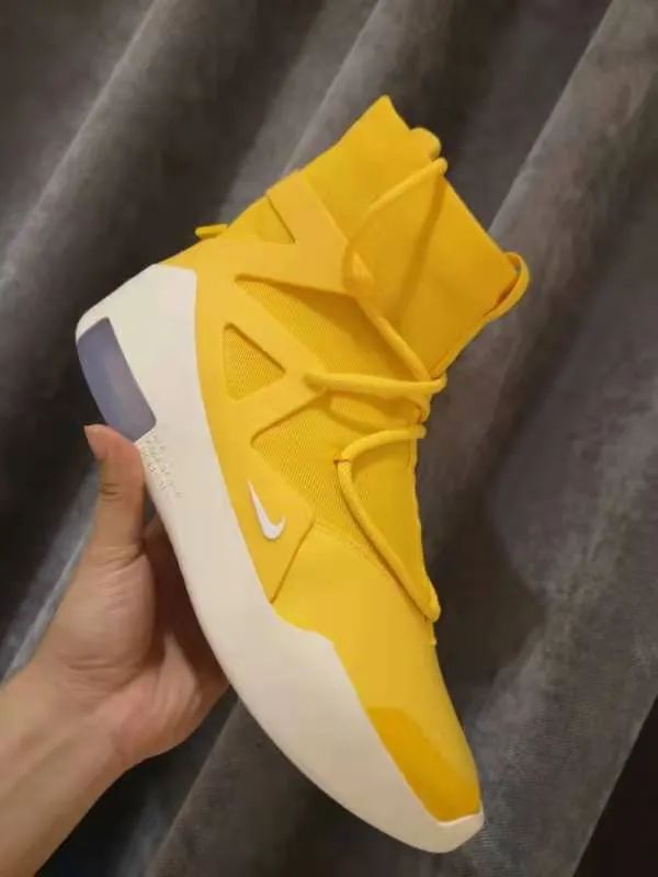 涨见识了!原来很多开宝马的都有一面鞋墙,穿的球鞋不上千就上万