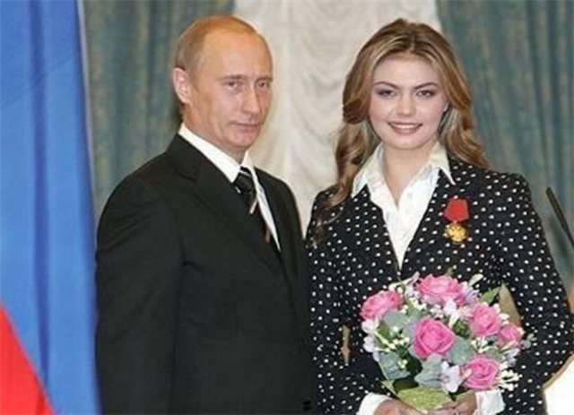 普京喜欢原配还是后来的卡巴耶娃,普京的朋友卡巴耶娃
