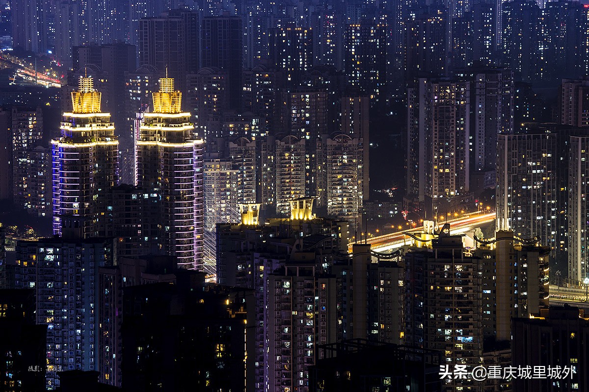 好奇探寻平顶山顶是否“平”，无意发现了渝中区与沙坪坝区的界牌