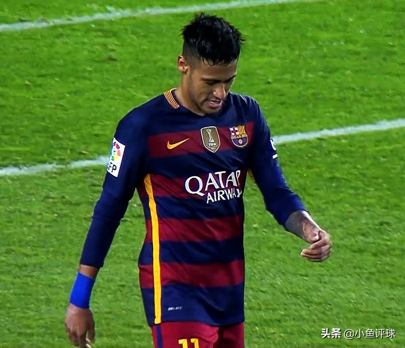 内马尔罚点球方式,内马尔罚任意球姿势图片